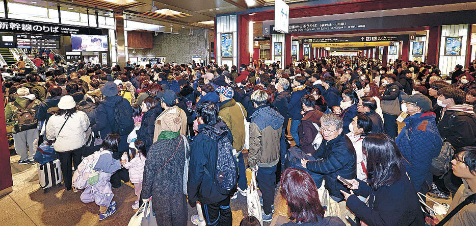 Ｕターン客でごった返す金沢駅