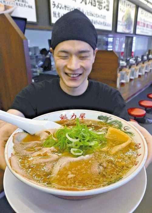 魁力屋が提供する鶏ガラしょうゆ味のラーメン（京都市左京区で）