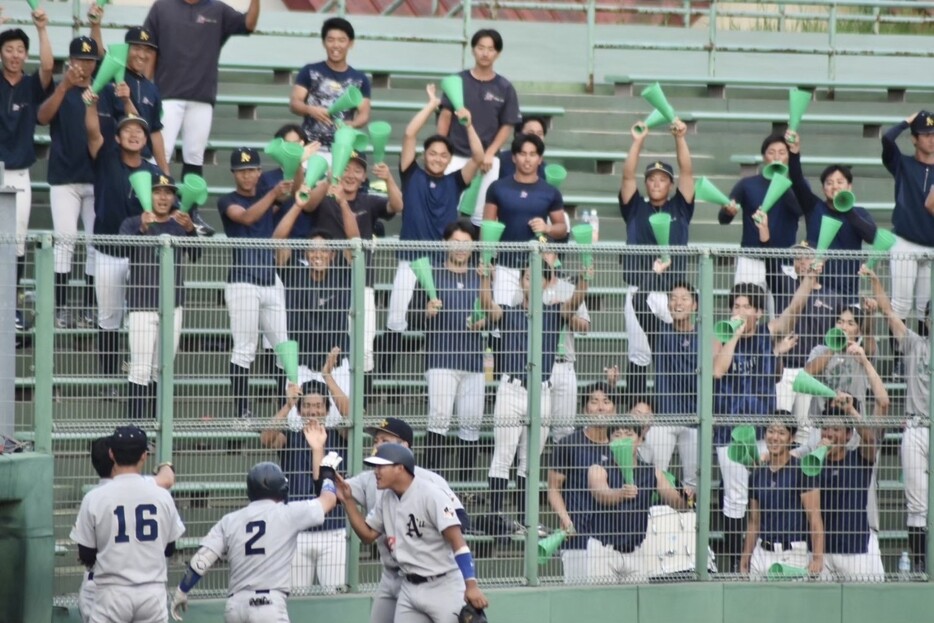 青森大硬式野球部には全国各地から約120人の部員が集まっている(青森大硬式野球部提供)