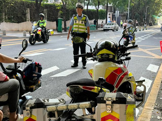 深圳日本人学校近くの路上。厳重な警備が敷かれていた=2024年10月15日、中国・広東省深圳市、小早川遥平撮影