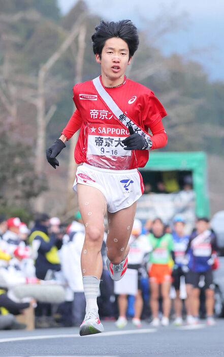 ６区、芦ノ湖をスタートする帝京大・広田