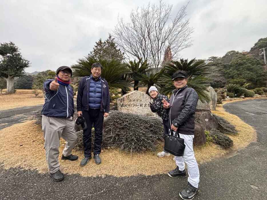 毛利庭園GCの同伴者のみなさん。左からからはむいち、手島さん、原さん、有馬さん