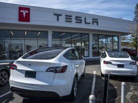 Vehicles at a Tesla store in Corte Madera, California. Photographer: David Paul Morris/Bloomberg