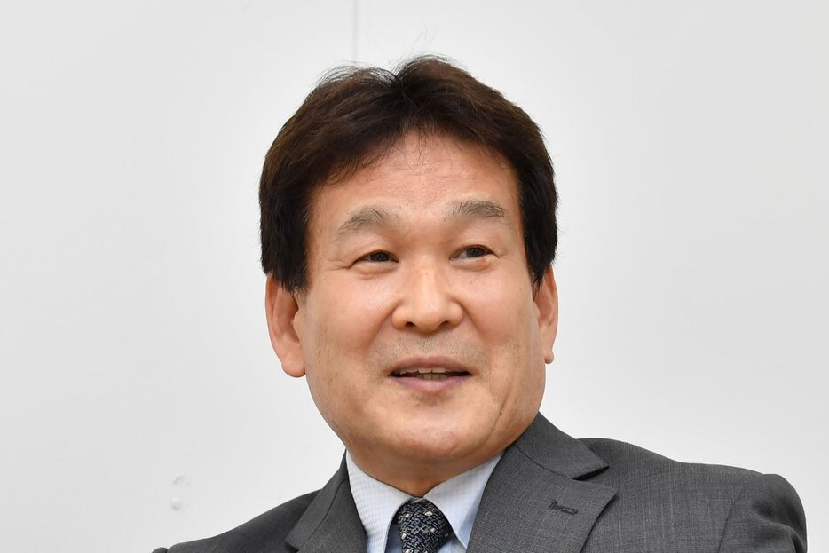 辛坊治郎氏