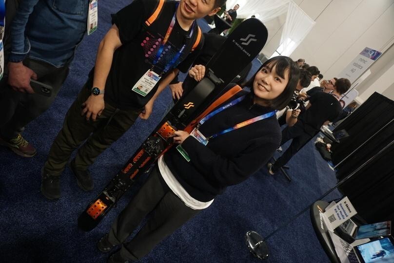 これからのスキーは雪山を“登る”ことができる。そう「E-Skimo」ならね #CES2025