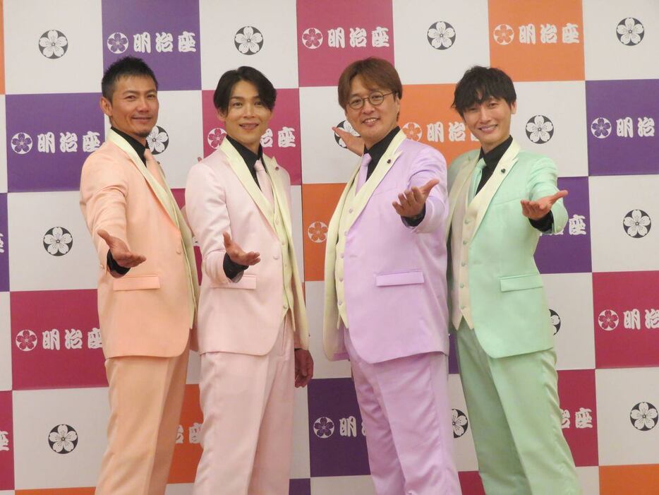 座長公演「明治座新春純烈公演」の初日を迎えた純烈の左から岩永洋昭、白川裕二郎、酒井一圭、後上翔太