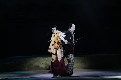 『大富豪同心』で幸千代を演じる中村隼人さん（右）と清少将を演じる坂東巳之助さん（左） （c）松竹