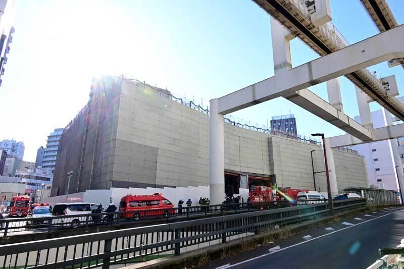 崩落事故が起こった解体工事現場＝9日午前10時50分、千葉市中央区富士見1