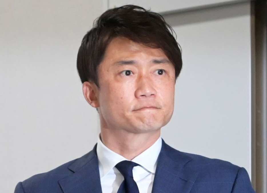 　新井良太氏