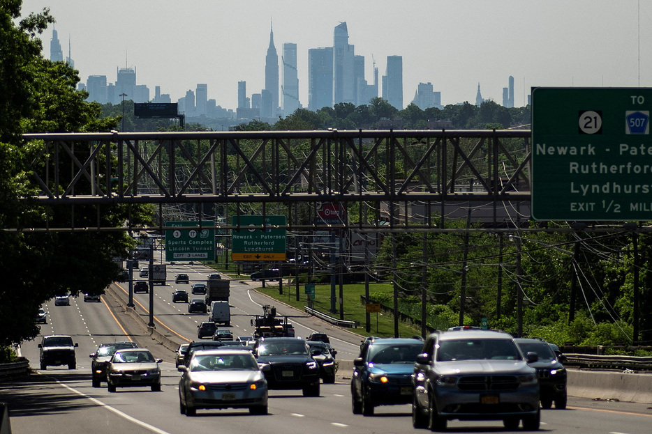 米国の２０２４年の新車販売台数が１６００万台に迫り、１９年以来の高水準になる可能性があることが、大手自動車メーカー各社が３日に公表した統計で分かった。２０２４年５月、ニュージャージー州クリフトンで撮影（２０２５年　ロイター/Eduardo Munoz）