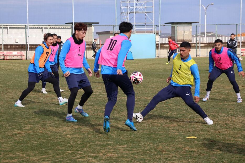 始動日に臨む横浜FC（カメラ・浅岡　諒祐）