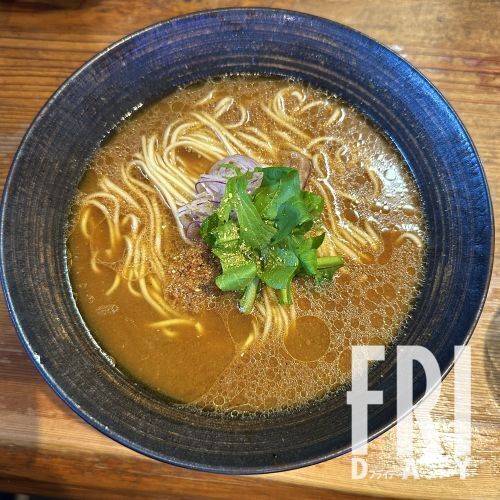 「かけラーメン（味噌）」（1000円）。「自分が味見するときはかけラーメンだから、これもメニューに加えてもいいのかな、と思っています」（山上さん）