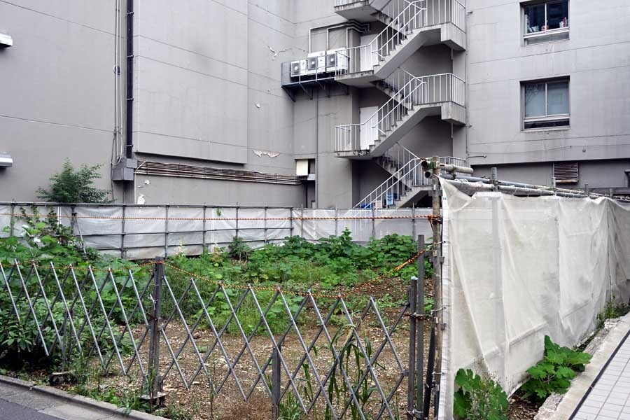 東京の路地裏（画像：写真AC）