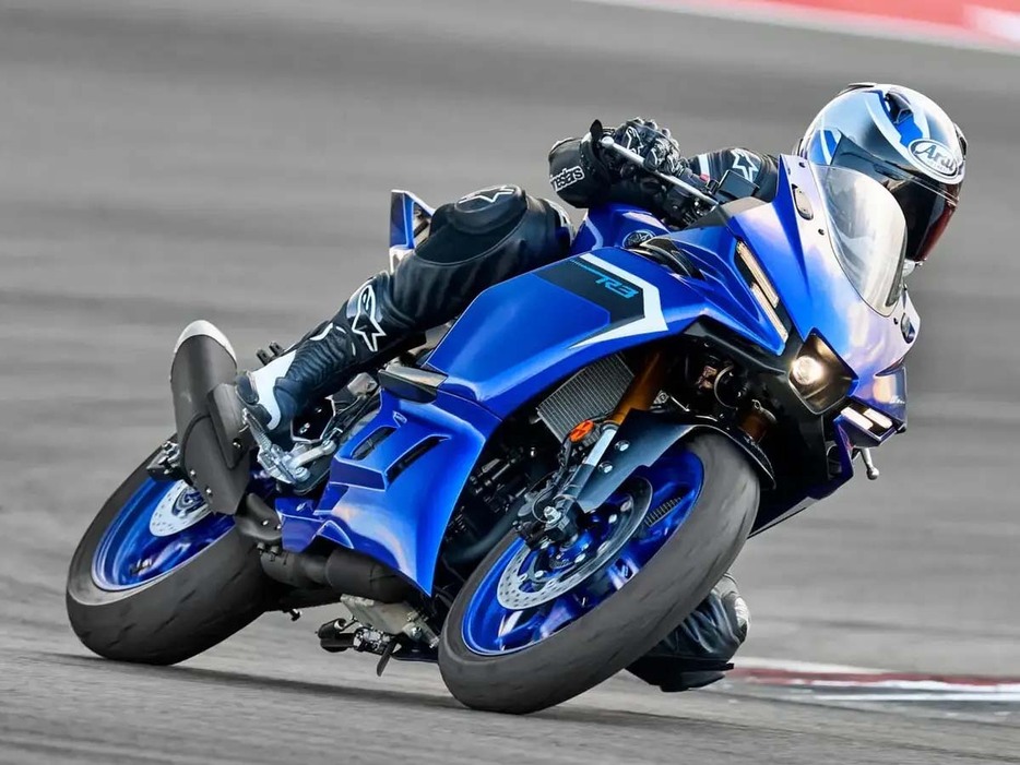 YZF-R3（2025）昨年秋に登場したばかりの新型YZF-R3は、5年ぶりのモデルチェンジでスタイルを一新した。