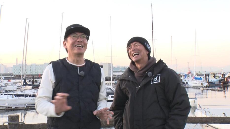 釣りロケに臨んだ生瀬勝久さん（左）と木村拓哉さん（C）TBS