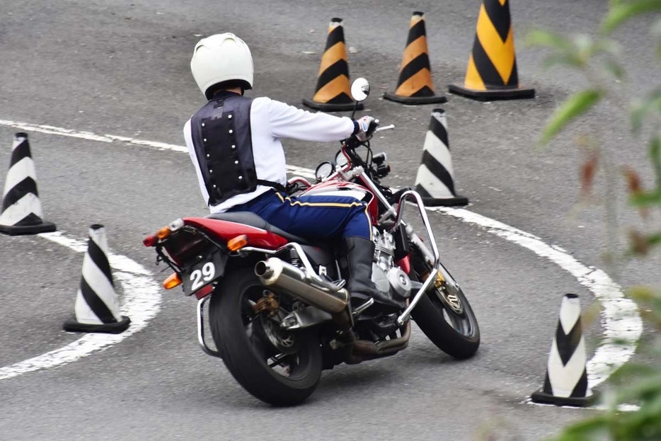 全ての排気量のバイクを運転できる免許、今の大型二輪免許が教習所で取得できるようにまったのは1995年から