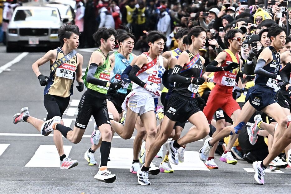 アディダスが目立った今年の箱根駅伝　©︎AFLO