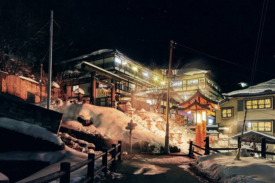 「蔵王温泉」雪景色と温泉街がライトアップされた景観は見どころたっぷり