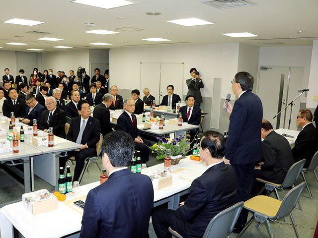 党の信頼回復や参院選の必勝を誓った初顔合わせ会＝県自由民主会館