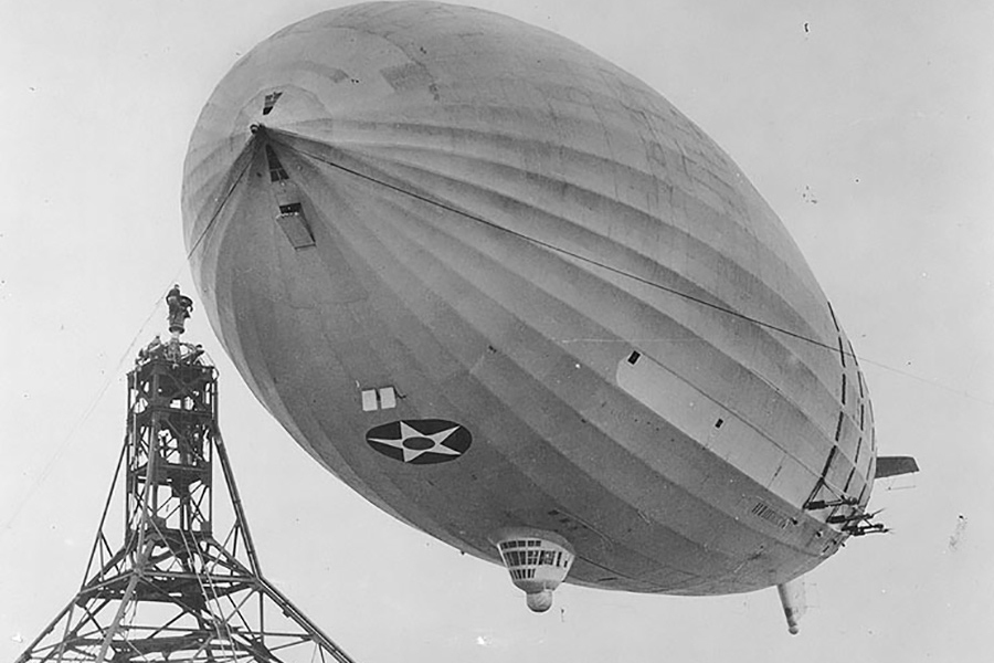 230915_ee_02.jpg,アメリカ海軍が一時期運用した空中空母、「アクロン号」（画像：アメリカ海軍）。