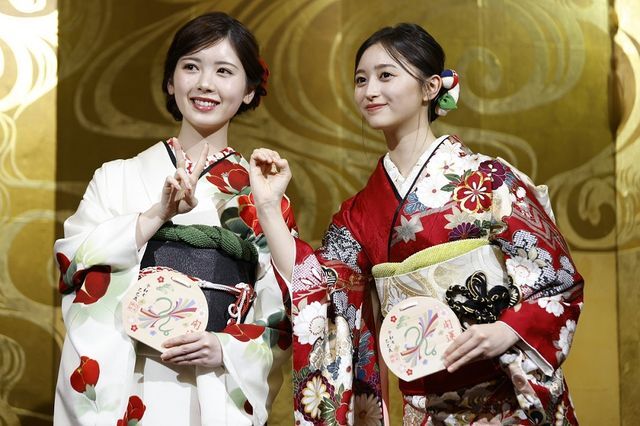 乃木神社で成人式を行った乃木坂46の筒井あやめさんと井上和さん　撮影：鈴木健太(KENTA Inc.)