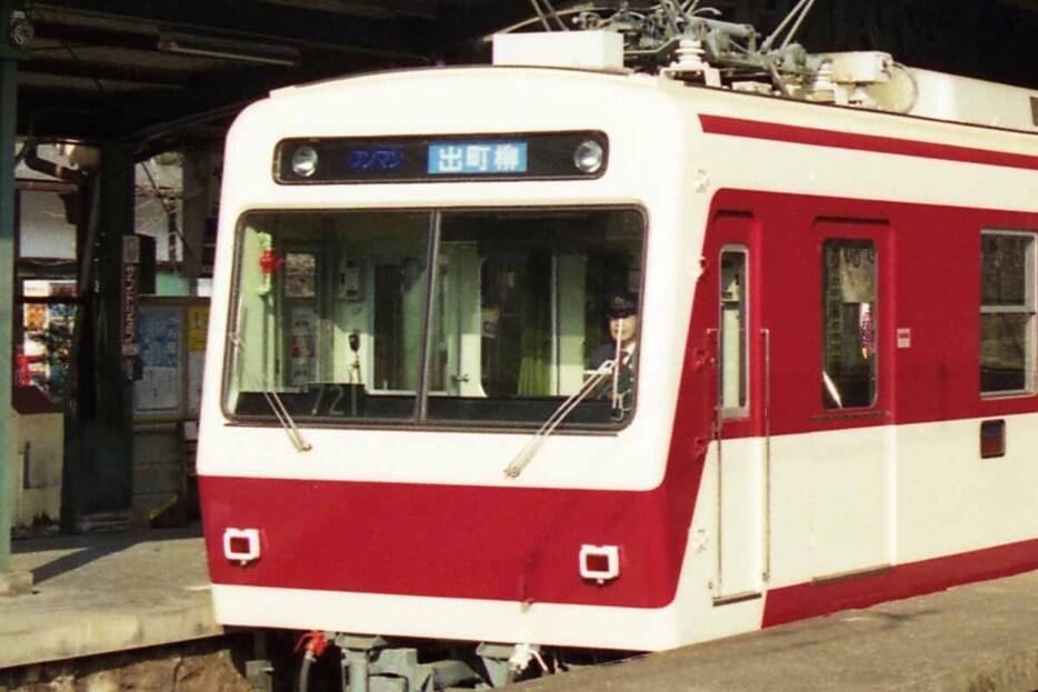 八瀬遊園駅（現・八瀬比叡山口駅）に停車中の721号車（画像：叡山電鉄）。