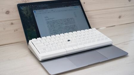 快適なキーボードを使えばパソコンの作業効率が上がる。写真はPFU「HHKB Studio」直販価格4万4000円（筆者撮影）