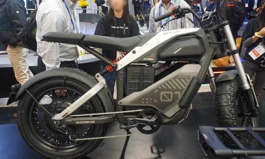 パッと見、オートバイ。でも正体はeバイク。あのセグウェイから2車種登場 #CES2025