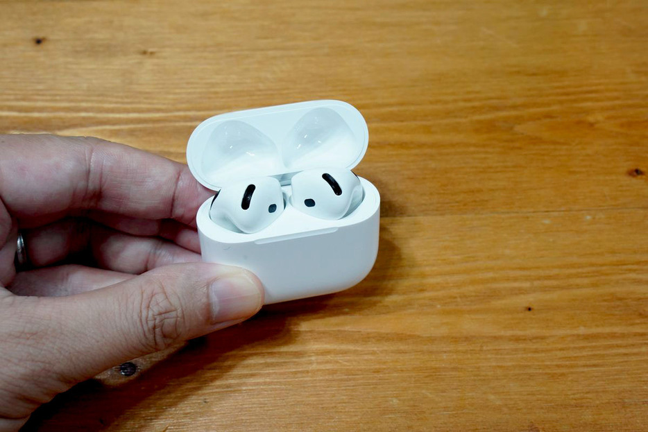 Apple「AirPods 4（アクティブノイズキャンセリング搭載）」