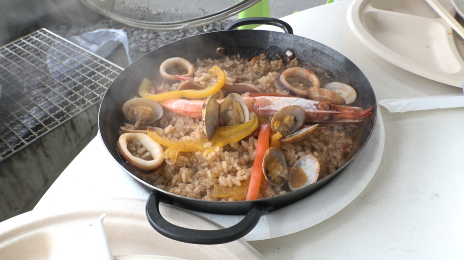 バーベキュー場で食べられるパエリア