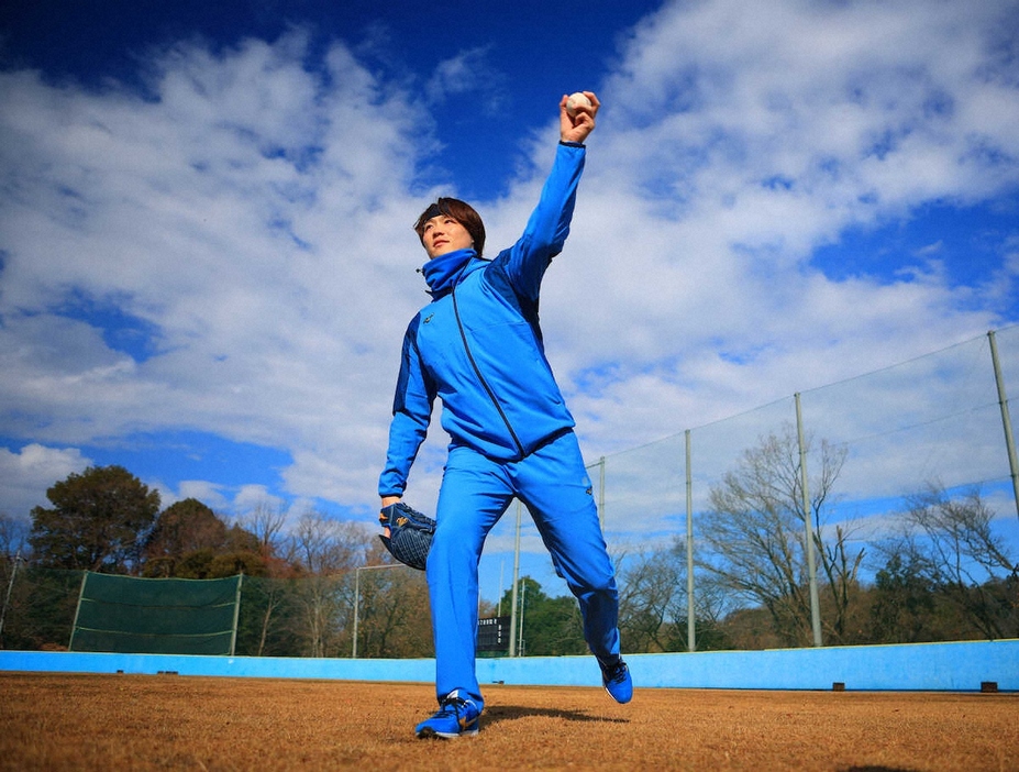 ＜日本ハム・山崎福　自主トレ公開＞自主トレを公開した日本ハム・山崎福　（撮影・白鳥　佳樹）