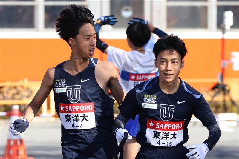 箱根駅伝往路で9位だった東洋大（4区・岸本遼太郎から5区・宮崎優へのタスキリレー）