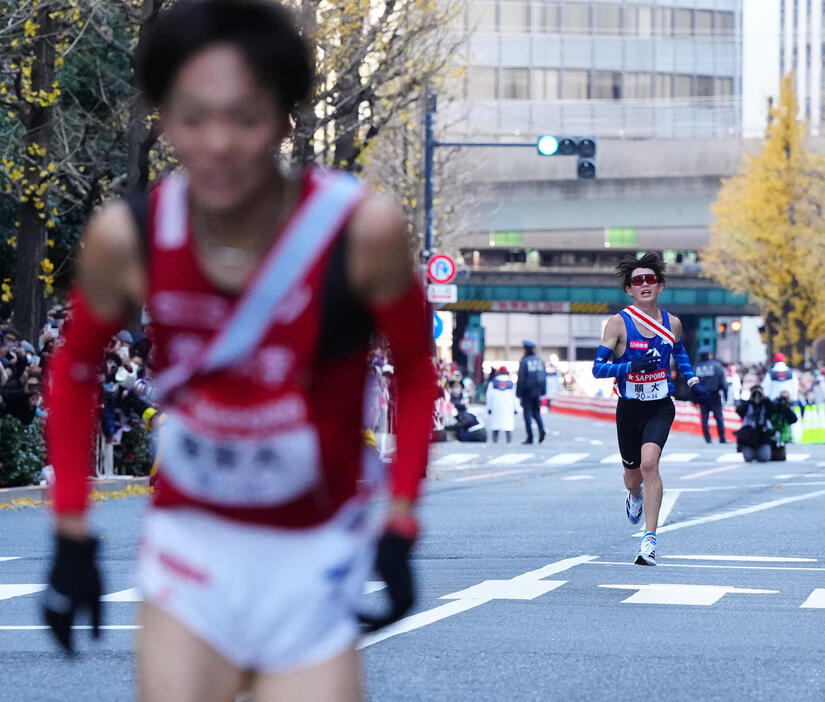 11位でゴールに向かう順大10区古川（撮影・江口和貴）