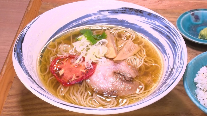 山梨県のブランド魚『富士の介』のアラを再利用したご当地ラーメン