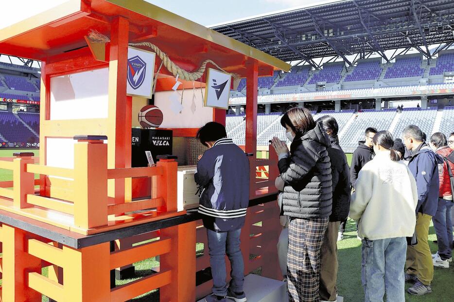 多くの人が参拝に訪れたスタジアムシティ神社