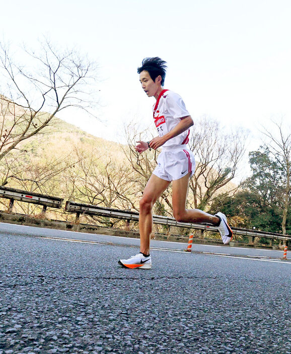 ５区、苦しそうに山道を駆ける中大・園木