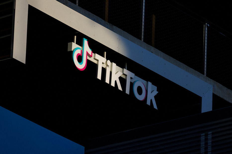 　１月８日、中国系動画投稿アプリ「ＴｉｋＴｏｋ（ティックトック）」の米国内での利用禁止につながる新法（１９日発効）を巡り、米連邦最高裁は１０日に口頭弁論を開く。写真は米カリフォルニア州 で昨年３月撮影（２０２５　ロイター／Mike Blake）