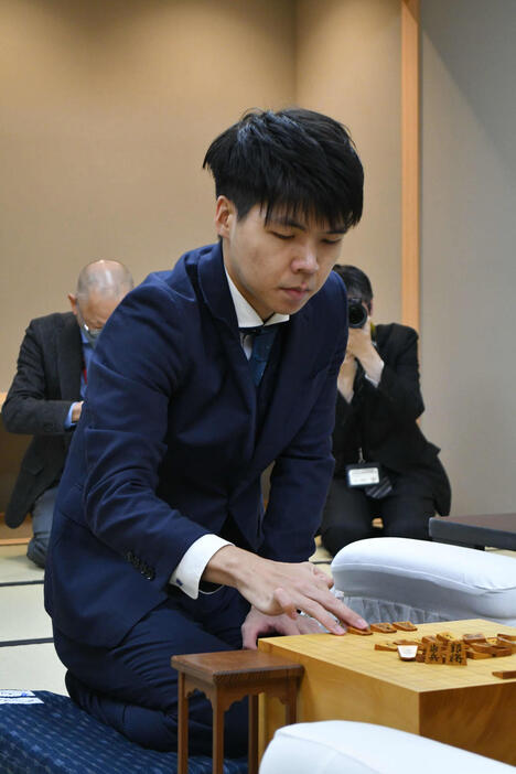 藤井聡太7冠とは昨年1月の朝日杯以来の対戦となる増田康宏八段