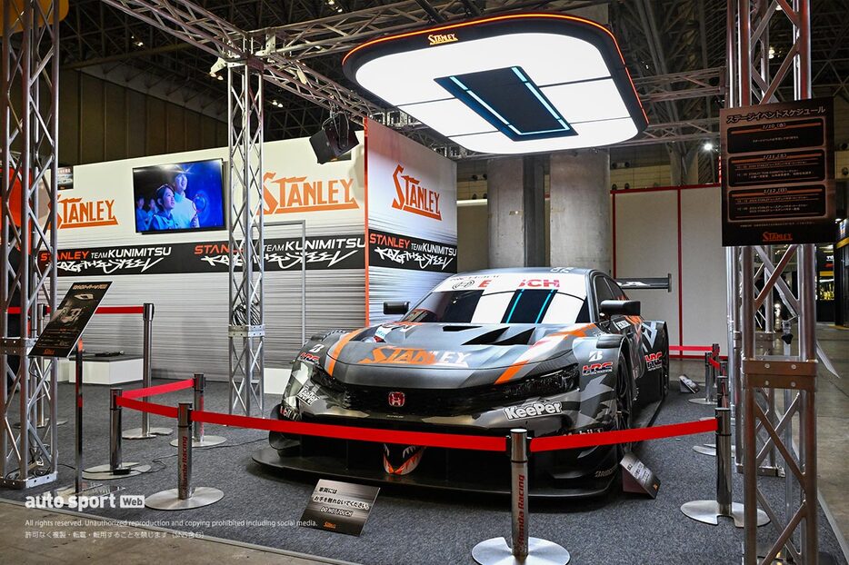 東京オートサロン2025のスタンレーブースに展示されているSTANLEY CIVIC TYPE R-GT