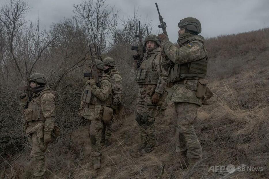 ウクライナのドニプロペトロウシク州で、訓練に参加する同国軍第1独立強襲大隊ダ・ヴィンチの兵士たち（2024年12月12日撮影、資料写真）。【翻訳編集】 AFPBB News