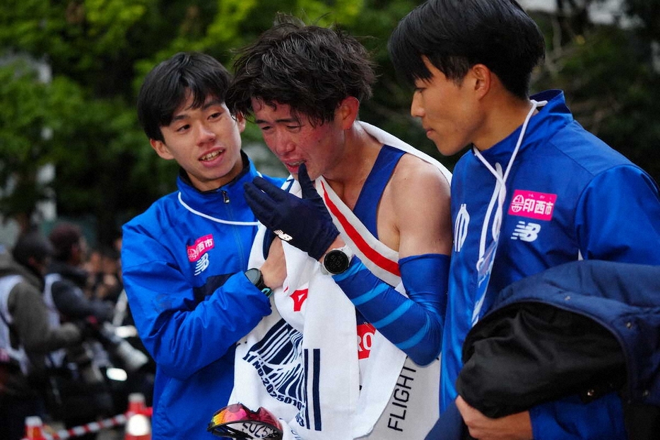 シードを逃し涙を流す順大・古川（撮影・木村　揚輔）