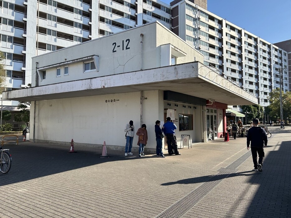 京王線武蔵野台駅より歩いて5分ほど、白糸台の車返団地の一角にある「Rame Rouge」