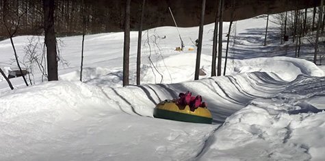 コースには急旋回するカーブも