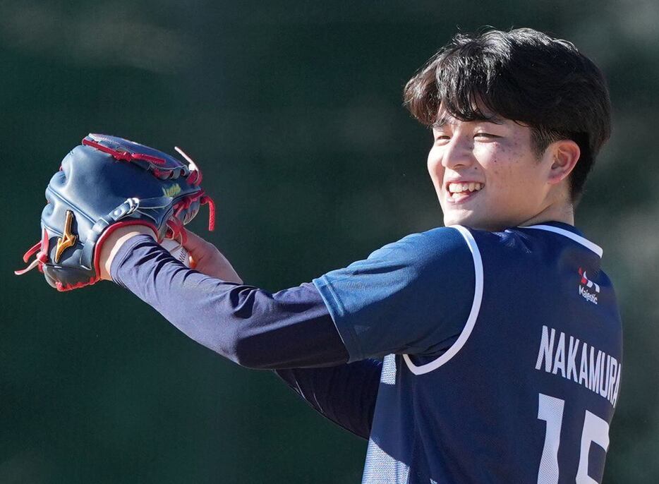 【プロ野球ヤクルト】新人合同自主トレに参加するヤクルト・中村優斗＝埼玉県戸田市（撮影・加藤圭祐）