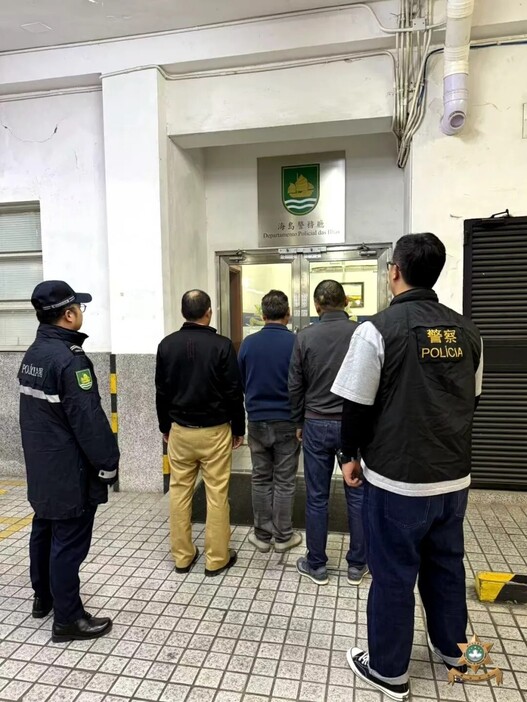 スリに関与したとして逮捕された男ら（写真：マカオ治安警察局）