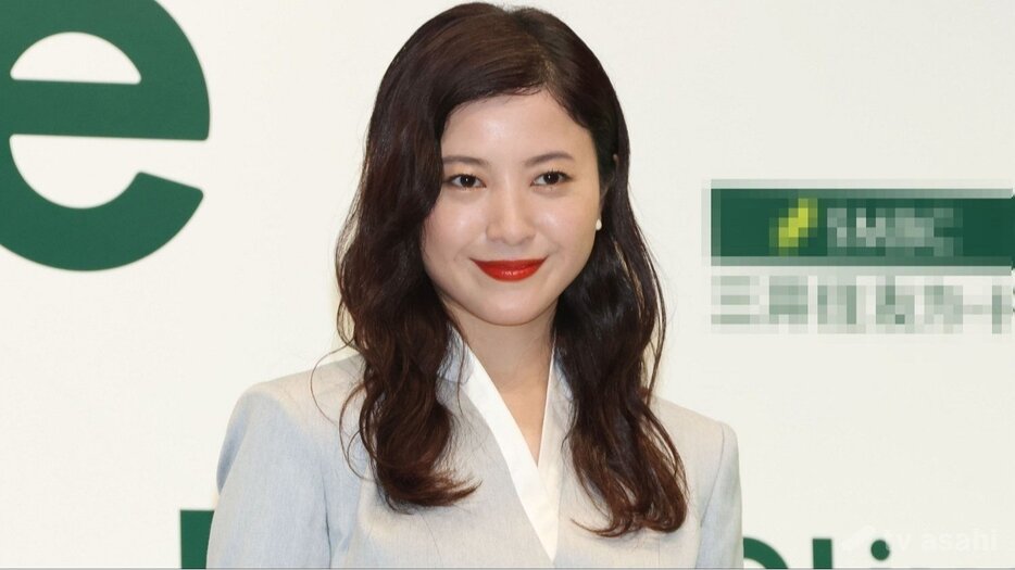 吉高由里子、まさかの災難に嘆き節「立っても牛歩、、やってるわぁ」