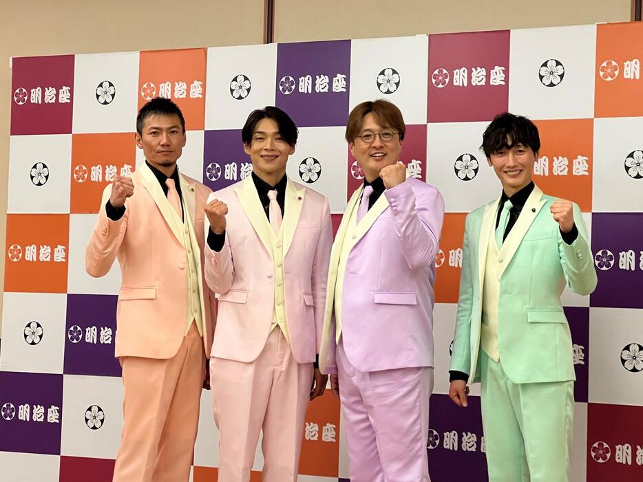 　初日公演後に取材に応じた（左から）岩永洋昭、白川裕二郎、酒井一圭、後上翔太