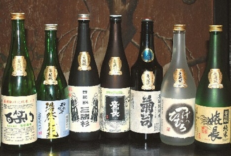 正暦寺の酒母で造った「菩提酛清酒」の数々＝寺提供