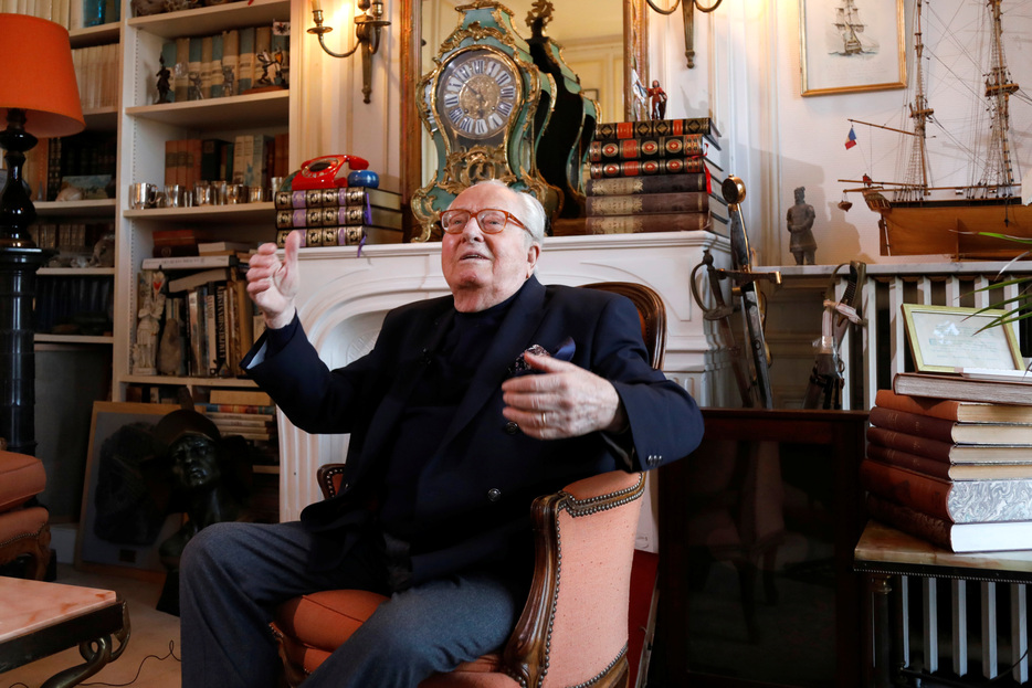 フランスの極右政党・国民戦線（ＦＮ）を創設したジャンマリ・ルペン氏（写真）が７日死去した。２０１８年２月撮影（２０２５年　ロイター/Charles Platiau）