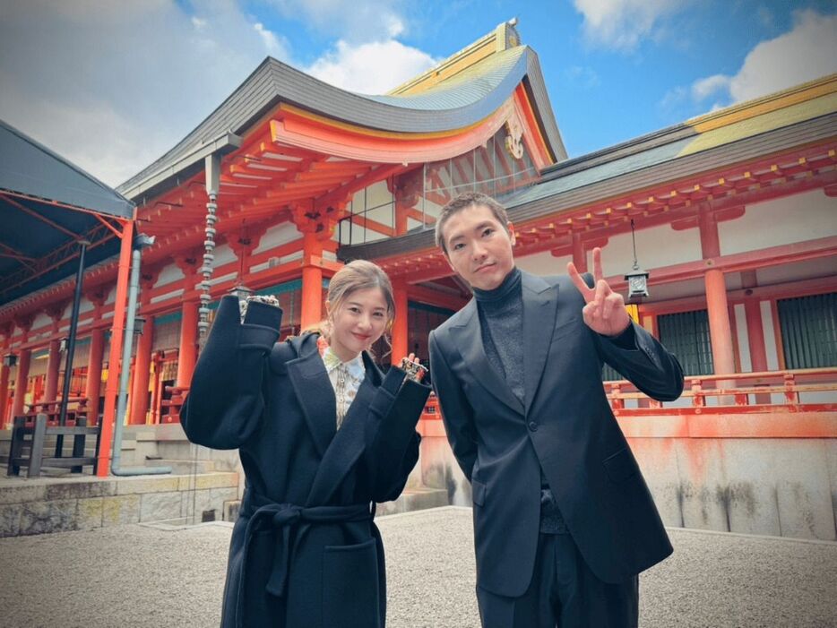 平安神宮を訪れた主演の吉高さんと柄本さん（写真提供：NHK）